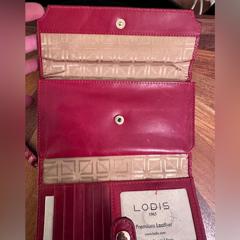 NEW Lodis Blair Smartphone Wristlet Red Leather RFID - Picture 4 of 12